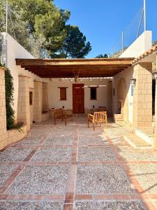 an outdoor patio with a wooden pergola at The Retreat in Las Encebras