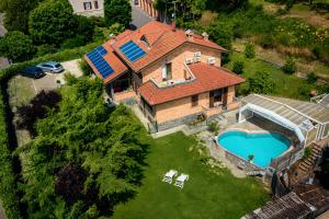 an aerial view of a house with a swimming pool at VillaCuore in Tavernerio