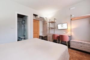 a bedroom with a bed and a bathroom at Albergo Della Posta in Bracciano