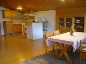 a kitchen and dining room with a table and chairs at Ferienwohnung Barbara Mair in Dölsach