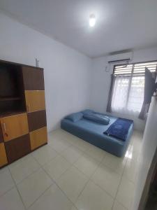a bedroom with a bed and a tv in it at Omah Diaz Homestay Malioboro in Jetis