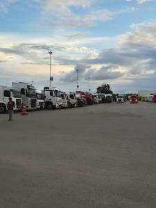 a row of trucks parked in a parking lot at Repouso Box in Cabo de Santo Agostinho