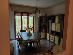 a dining room table and chairs in a room at Caterina in Marina di Massa