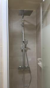 a shower with a shower head in a bathroom at Studio Moderne - Proche 15mn Orly et 25mn Paris in Juvisy-sur-Orge