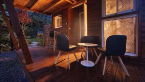 a house with chairs and a table on a porch at Bunga-lodge VANILLE in Saint-André