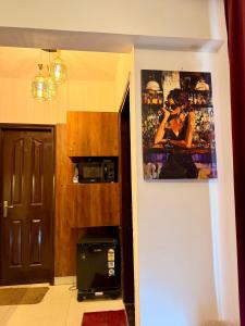 a room with a door and a picture on the wall at The Winestone Escape in Māripat