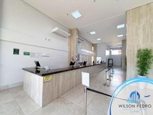 a lobby of a hospital with a reception counter at Spazzio diRoma in Caldas Novas