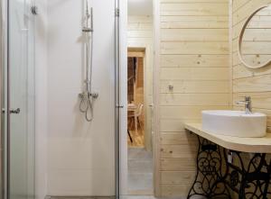 Kúpeľňa v ubytovaní Tatra Wood House + 33 fotografií