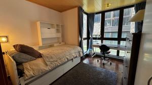a small bedroom with a bed and a window at Exception Ski Émerveillement in Pas de la Casa