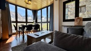 a living room with a couch and a table at Exception Ski Émerveillement in Pas de la Casa