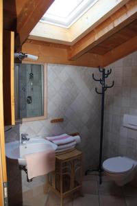 Kúpeľňa v ubytovaní Ferienwohnung Bliem + 30 fotografií