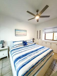 a bedroom with a bed and a ceiling fan at Sandy Beach Princesa D101 Ocean Front Resort in Puerto Peñasco
