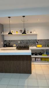 a kitchen with white shelves and a counter top at Departamento scorpio in Tuxtla Gutiérrez