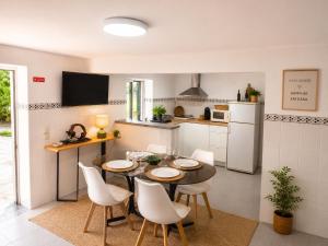 a kitchen and dining room with a table and chairs at Casa D'os Eiras in Aguiar da Beira