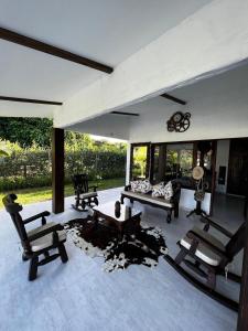 a living room with chairs and a couch and tables at Casa Carmentea Villa Privada in Acacías