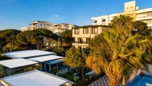 an overhead view of a building with a palm tree at OKEJ Hotel in Golem