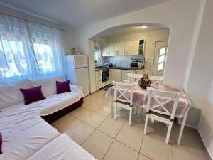 a living room with a couch and a table with chairs at Apartment Vito in Mandre