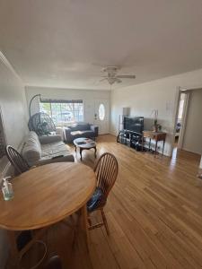 a living room with a table and a couch at The Ardmore Home Share in Los Angeles