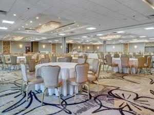 a conference room with a table and chairs at Holiday Inn - Piscataway - Somerset by IHG in Piscataway +121 photos