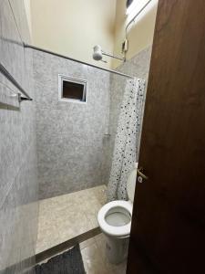 a bathroom with a toilet and a shower at Departamento Davis in Eldorado