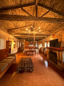 a living room with a couch and a table at Las Carpitas in Villa Mascardi