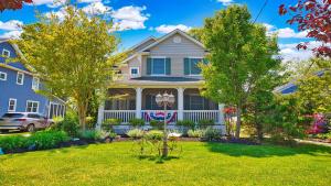 a house with a flag on the front yard at West Cape Oasis in West Cape May