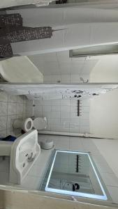 a white bathroom with a sink and a toilet at linda casona mancora in Santiago +41 photos