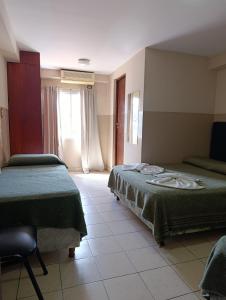a room with two beds and a window at Hotel Ke Kuul in Salta