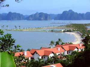 a view of a beach with houses and the water at Swan Motel in Ha Long