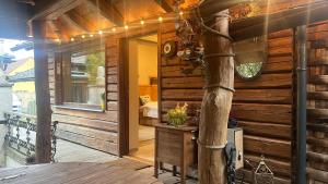 a porch of a cabin with a wooden wall at Srub u Krále in Dobruška