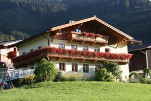 a house with flower boxes on the side of it at Apartements Richlegghof in Filzmoos