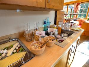 A kitchen or kitchenette at Landhotel und Apartments Sonneck