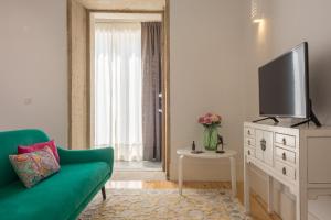 En TV eller et underholdningssystem på Oporto Welcome Apartments - Santa Catarina