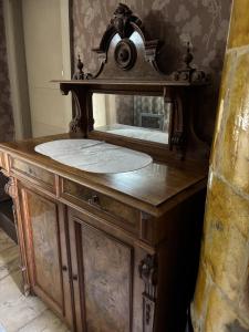 a wooden dresser with a mirror on top of it at Klevs gästgiveri 25 min från Ullared in Mårdaklev