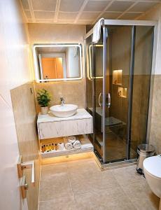 ห้องน้ำของ ARDOS PARK HOTEL