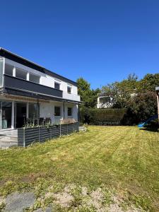 a house with a lawn in front of it at Ferienwohnungen Hirsch Schwarzwald in Bad Dürrheim