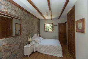 A bed or beds in a room at Apartamentos Rurales Playa del Canal