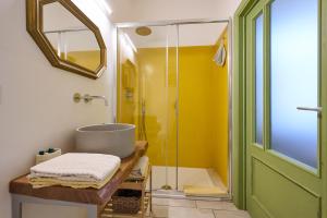 a bathroom with a sink and a shower at OlioeAlloro B&B in San Vincenzo