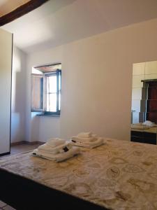 a room with a bed with towels on it at Casa di Ruggi in Tenaglie +25 photos