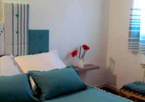 A bed or beds in a room at Apartamentos Rurales Azabal