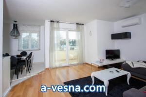 Televizors / izklaižu centrs naktsmītnē Luxury Vesna Apartments