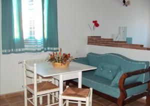 A seating area at Apartamentos Rurales Azabal