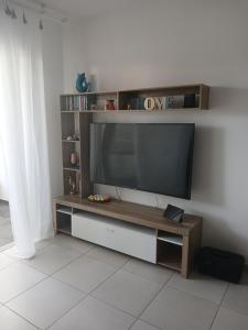 a flat screen tv sitting on top of a entertainment center at la mer la corse in San-Nicolao