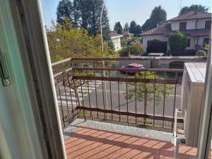 a balcony with a view of a street at Scer GEA in Cerro Maggiore