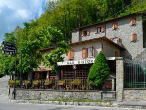a building with a bar museum on the side of the street at Hotel Da Giovanna in Chiusi della Verna
