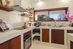 a kitchen with a counter and a sink and a window at Casa del Viento Private Pool Villa near Kitesurf Beach and Sorobon in Kralendijk