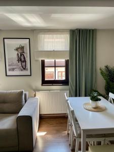 a living room with a table and a couch at Stari grad 1 in Valjevo