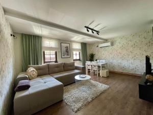 a living room with a couch and a table at Stari grad 1 in Valjevo