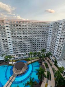 a large apartment building with a large swimming pool at Shell Residences in Sampong