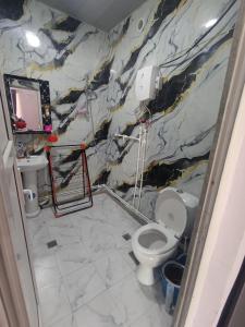 a bathroom with a toilet and a sink at Small home aeroport in Zakhmat